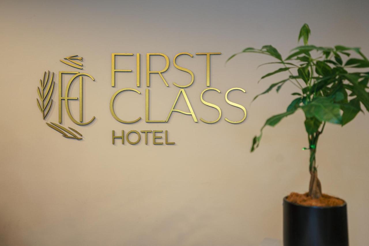 First Class Hotel เมเดยิน ภายนอก รูปภาพ