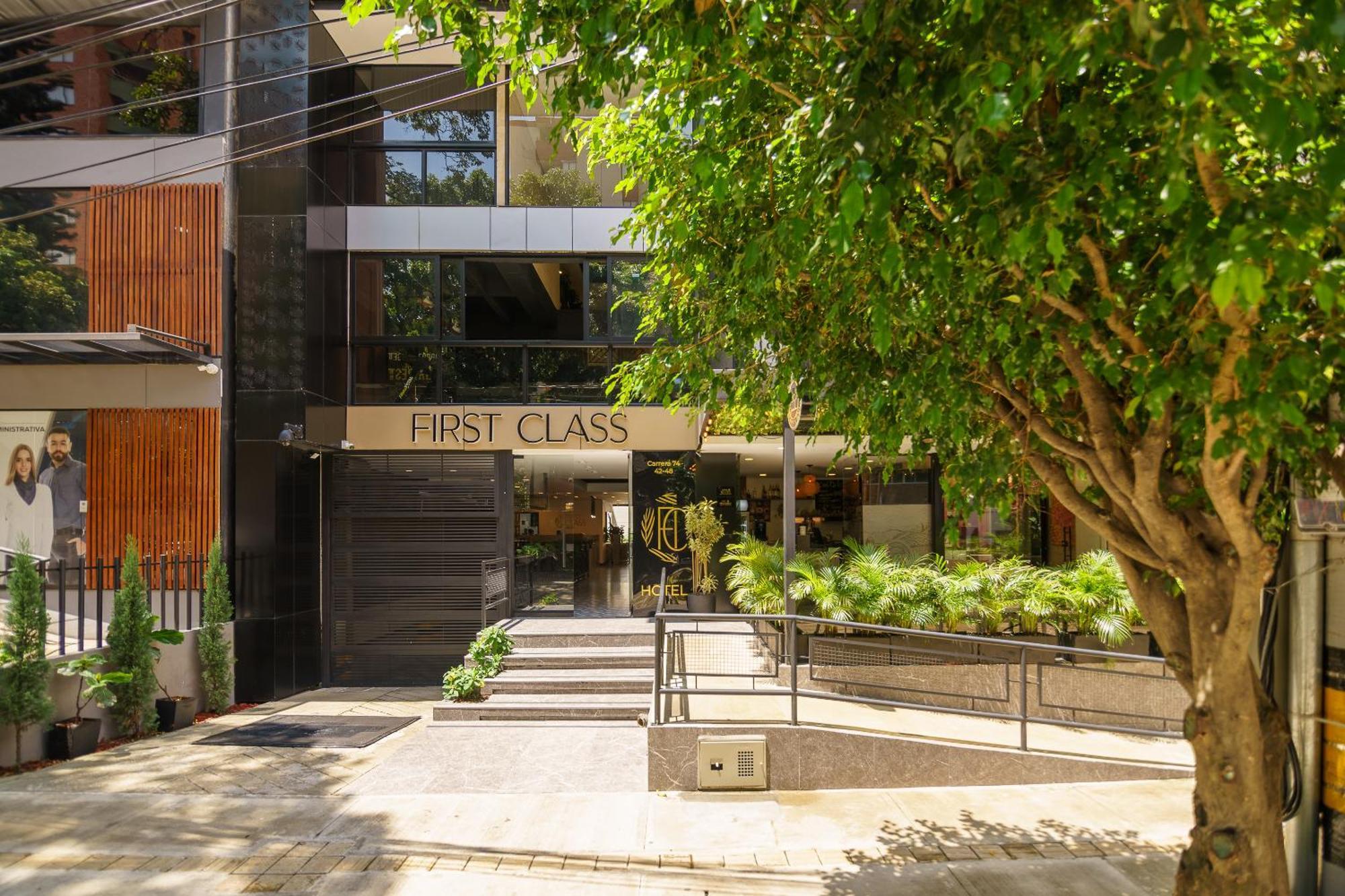 First Class Hotel เมเดยิน ภายนอก รูปภาพ